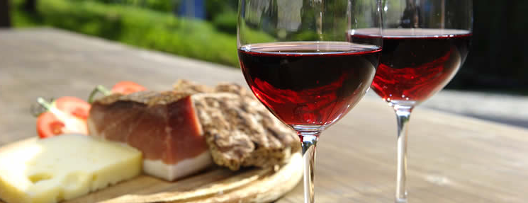 Wein, Käse und Speck